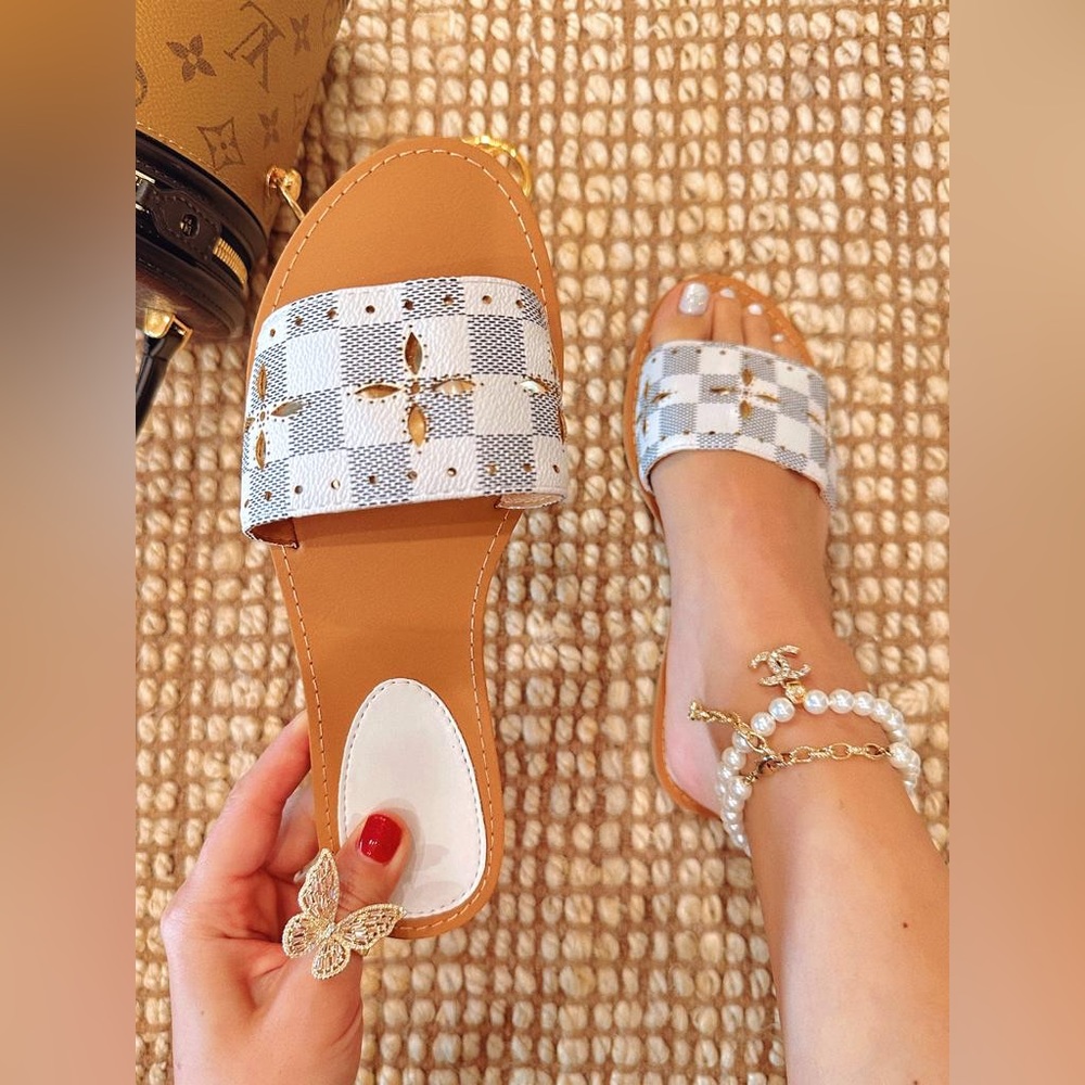 Ivory Gray Checkered One Band Sandal